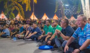 Bobby Nasution dan Ribuan Warga Medan Duduk Lesehan di Jalan Imam Bonjol Nobar Timnas Indonesia versus Australia