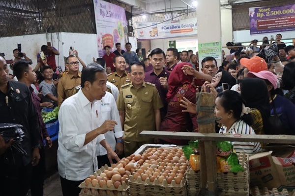Kapolda Sumut Mendampingi Presiden Jokowi, Meninjau Harga Bahan Pokok di Deli Serdang