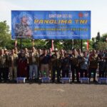 Panglima TNI Membagikan Ratusan Paket Sembako dan Tanam Pohon di PMPP TNI