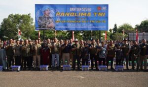 Panglima TNI Membagikan Ratusan Paket Sembako dan Tanam Pohon di PMPP TNI
