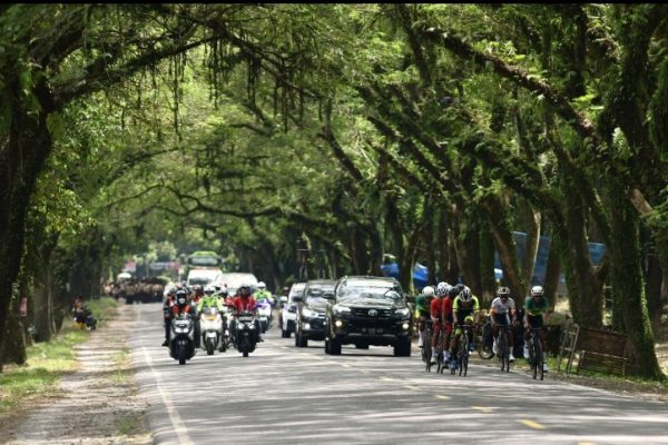 26 Atlet Cabor Balap Sepeda Road Race Menaklukan Jalan Lintas Serdang Bedagai-Parapat
