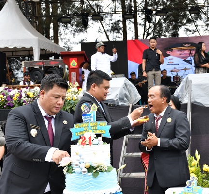 Hadiri Perayaan Hari Jadi Ke-XXI Kabupaten Samosir, Gubsu Akan Berikan Aset Rumah Dinas Bupati kepada Pemkab Samosir