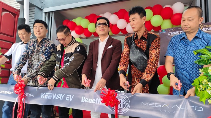 Ketua DPRD Medan Menghadiri Grand Opening PT. Jaya Agung Motor Nusantara di Medan Sunggal