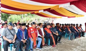 Bersama Ketua PPLMI, Wabup Samosir Meletakkan Batu Pertama Pembangunan Salib Suci Silang Hangoluan Limbong Mulana