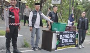 Polres Sergai Bagikan 100 Paket Takjil untuk Pengguna Jalan