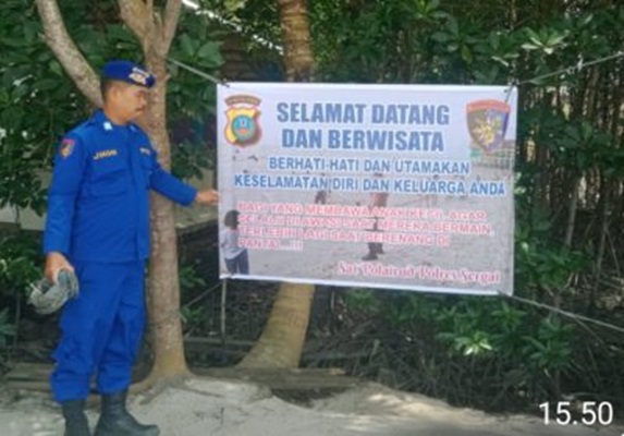 Polres Sergai Jelang Libur Lebaran Idul Fitri Pasang Spanduk Himbauan kepada Wisatawan