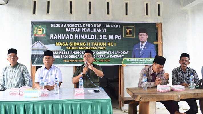 Anggota DPRD Langkat Rahmad Rinaldi Menerima Aspirasi Warga Pekan Gebang