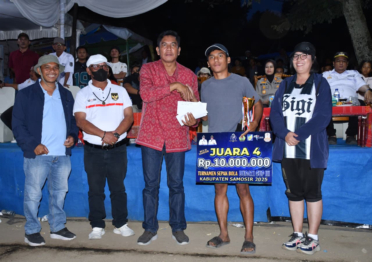 Antap FC Sabet Juara I di Bupati Cup III, Bupati Samosir Langsung Berikan Trofi