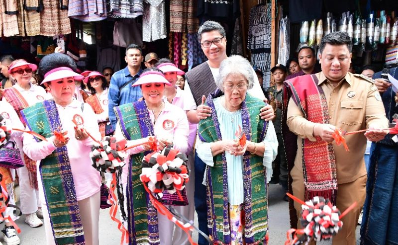 Bupati Samosir Menyambut Baik Kepedulian Keluarga Sabam Sirait dalam Renovasi Makam Raja Sidabutar dan Siap Bersinergi