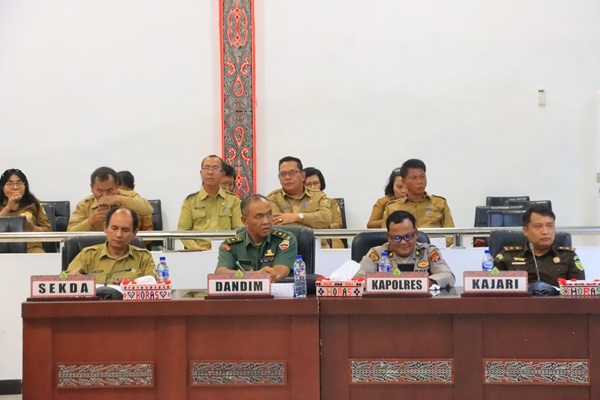 Bupati Samosir Terima Keputusan DPRD Mengenai Rekomendasi atas LKPJ 2024