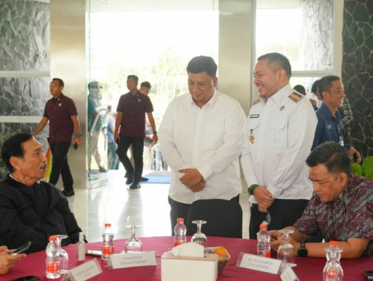 Di Sela Kunjungan Wakil Presiden, Ketua DEN Luhut Binsar Pandjaitan Tegaskan Komitmen Dukung KPT Samosir