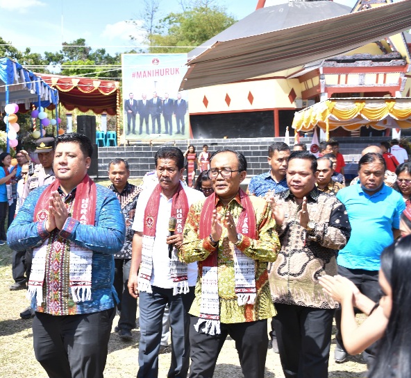 Bupati dan Wabup Samosir Ajak Pomparan Lestarikan Budaya di Peringatan 12 Tahun Tugu Raja Simanihuruk