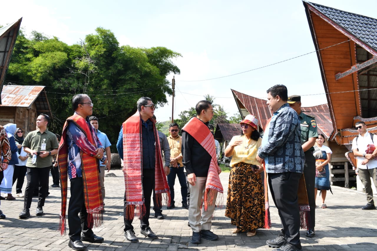 Menteri Kebudayaan Kunjungi Samosir, Bupati Sambut di Cagar Budaya Huta Simarmata