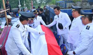 Bupati Samosir Pimpin Upacara Kenegaraan Pemakaman Camat Palipi Roberd Sinaga