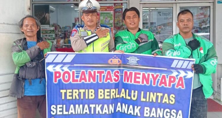 Dengan “Polantas Menyapa”, Satlantas Binjai Ajak Masyarakat Lebih Peduli Terhadap Keselamatan di Jalan Raya