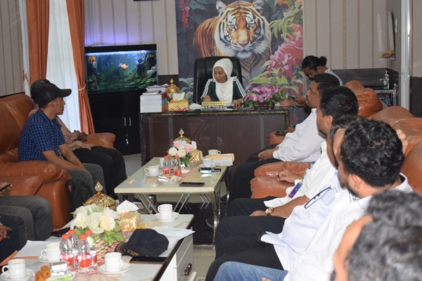 Keberadaan PT Wika Jaya Mandiri Menjadi Bahasan Utama dalam Audiensi Aliansi SJG di DPRD Langkat Keberadaan PT Wika Jaya Mandiri Menjadi Bahasan Utama dalam Audiensi Aliansi SJG di DPRD Langkat