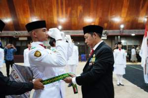 17 Anggota Paskibraka Taput Resmi Dikukuhkan, Bupati Dorong Generasi Muda Berkarakter