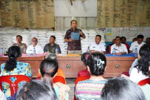 Bupati Taput Salurkan Bantuan Pangan ke Ribuan Keluarga di Sipoholon, Dorong Warga Manfaatkan Sistem Perlinsos Digital