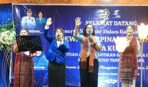 Ketua TP PKK Taput Menghadiri Pelantikan 15 Dewan Pimpinan Ranting Tiara Kusuma Ketua TP PKK Taput Menghadiri Pelantikan 15 Dewan Pimpinan Ranting Tiara Kusuma