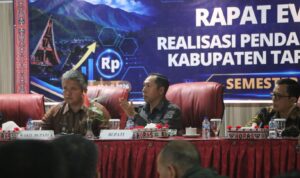 Optimalkan Pendapatan Daerah 2026, Pemkab Taput Gelar HLM dan Evaluasi Kinerja Perangkat Daerah (2) Optimalkan Pendapatan Daerah 2026, Pemkab Taput Gelar HLM dan Evaluasi Kinerja Perangkat Daerah