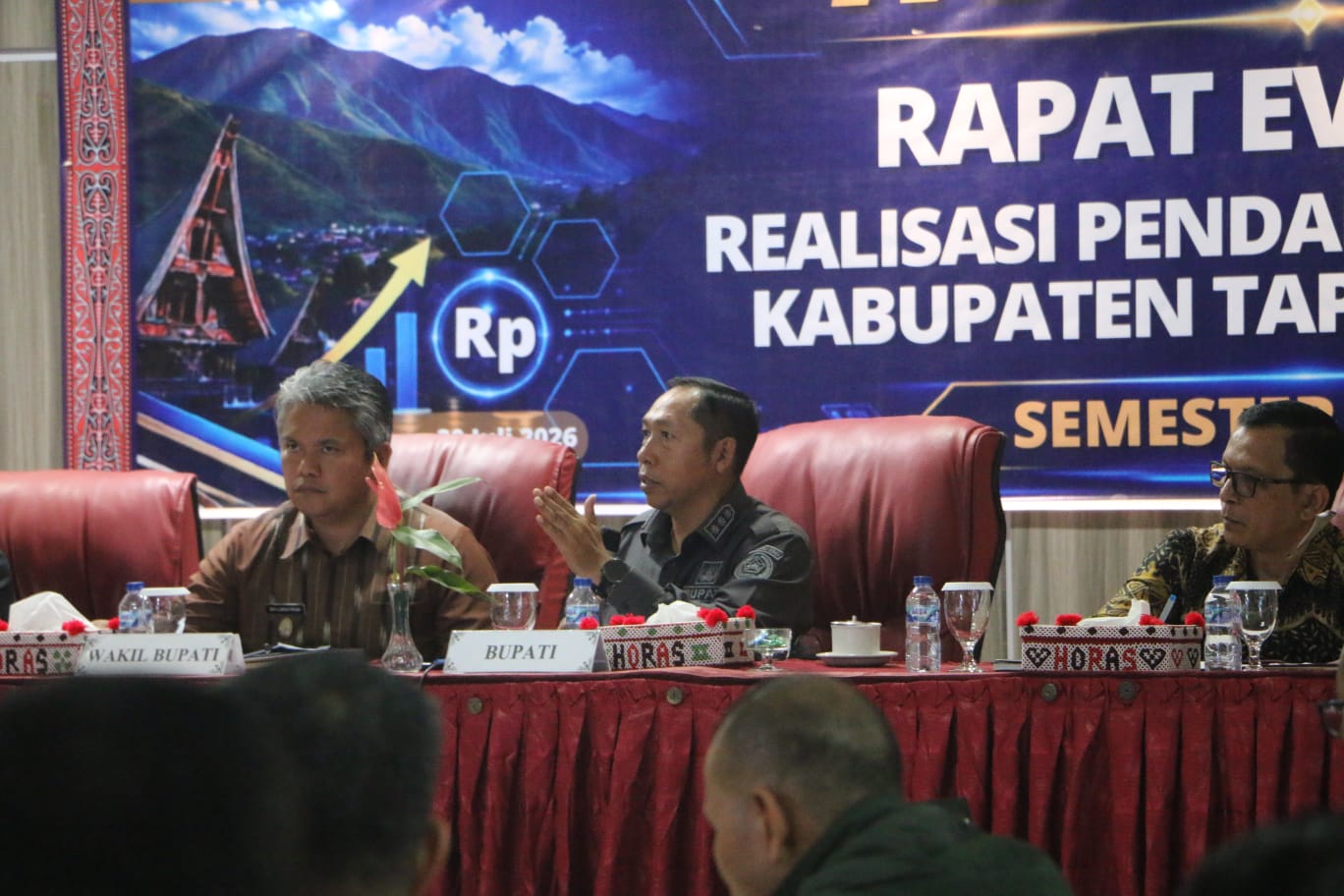 Optimalkan Pendapatan Daerah 2026, Pemkab Taput Gelar HLM dan Evaluasi Kinerja Perangkat Daerah (2) Optimalkan Pendapatan Daerah 2026, Pemkab Taput Gelar HLM dan Evaluasi Kinerja Perangkat Daerah